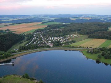Foto (Eifelcamp): Natur pur erleben, Camping mit Komfort & Qualität
