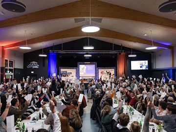 Bild (RB Westeifel): Außerordentliche Gesellschafterversammlung Raiffeisenbank Westei-fel eG