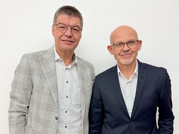 Bild (DWH): Die beiden Geschäftsführer der DWH Deutsche Wasser Holding GmbH: Christian Männl und Herbert Zahnen (v.r.)