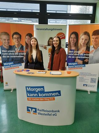 Foto (RME): Auch die Raiffeisenbank war mit der Partie