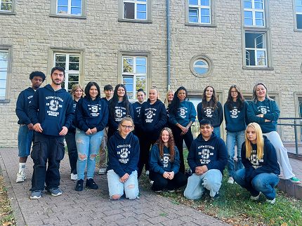 Foto (Schwesternverband): 20 neue Auszubildenden in der einjährigen Altenpflegehilfeausbildung