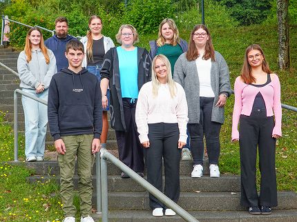 Foto (WEW/Schröder): Auch 2025 starten wieder zahlreiche junge Menschen ihre Ausbildung im Unternehmensverbund der Westeifel Werke. 